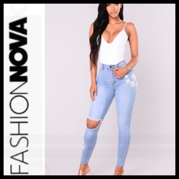 FASHION NOVA Hi-Rise Rosalie Jeans - Picture 2 of 8